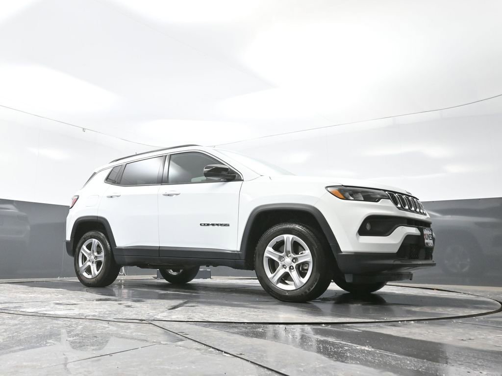 Used 2024 Jeep Compass Latitude image 49