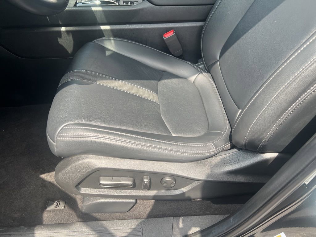 Used 2024 Honda Pilot Touring image 13