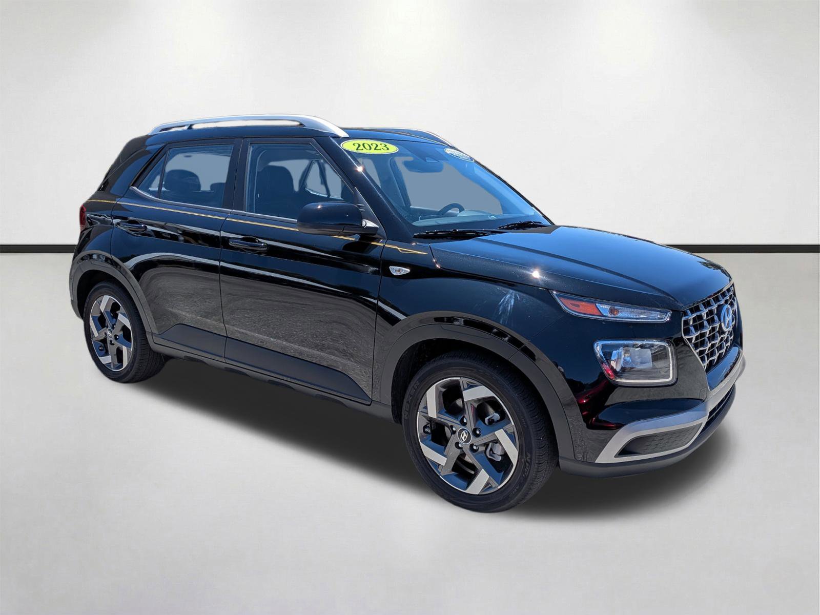 Used 2023 Hyundai Venue SEL FWD image 1