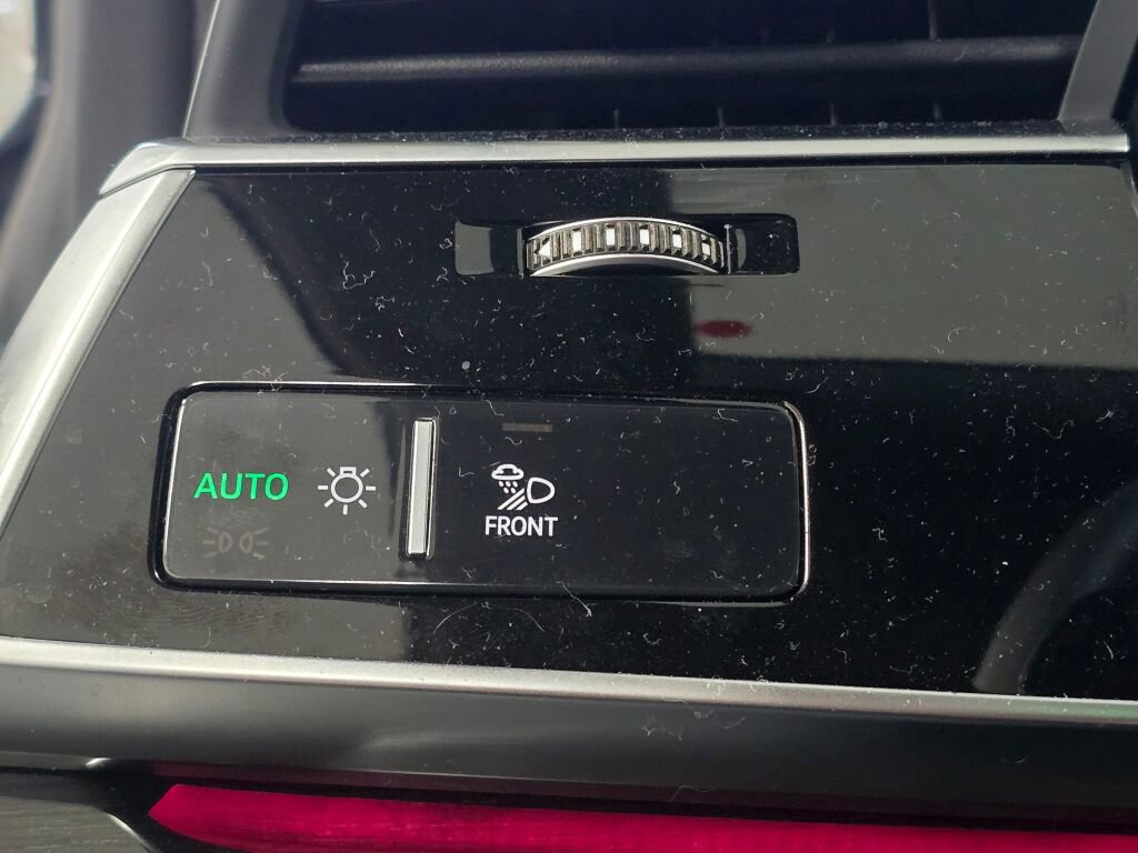 Used 2024 Audi Q8 Prestige w/ Prestige Package image 39