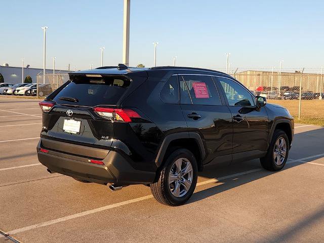 Used 2025 Toyota RAV4 XLE w/ Convenience Package image 5