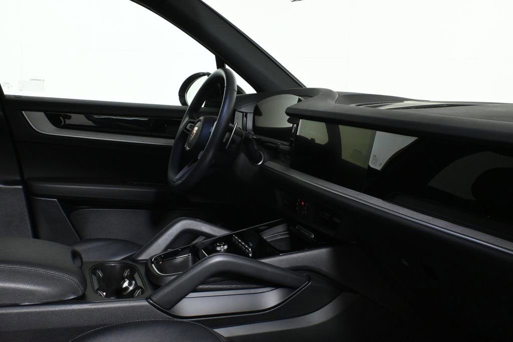 Used 2025 Porsche Cayenne AWD/4WD image 34
