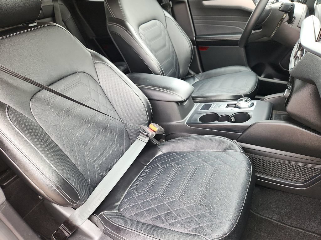 Used 2023 Ford Escape Platinum w/ Premium Technology Package AWD/4WD image 13