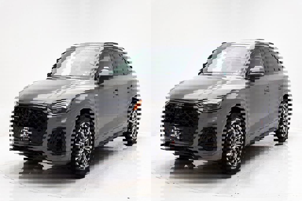 Used 2024 Audi Q5 e Premium Plus w/ Premium Plus Package image 2