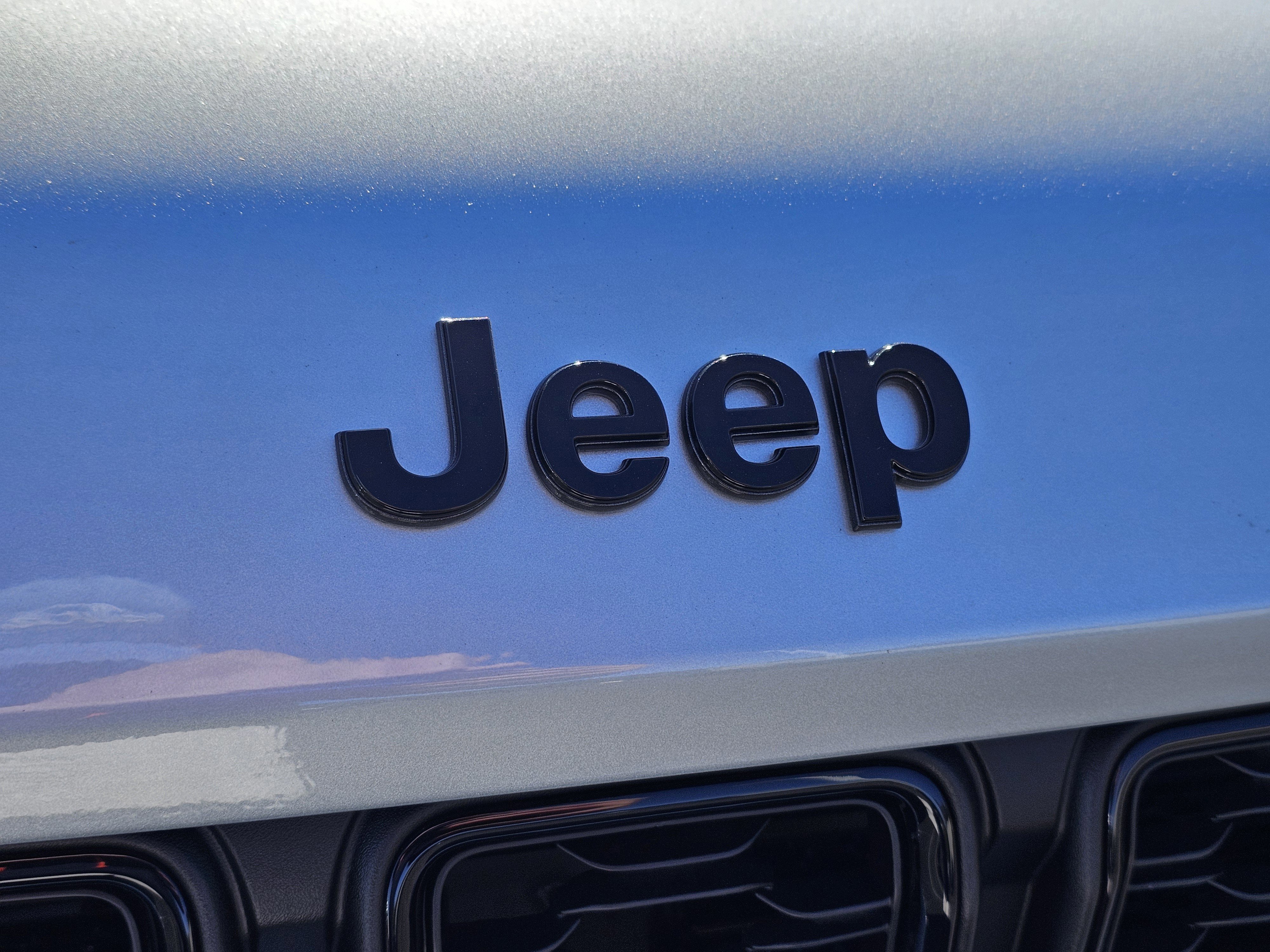 New 2025 Jeep Grand Cherokee L Limited w/ Black Appearance Package image 3