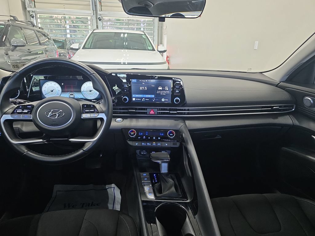 Certified 2022 Hyundai Elantra SEL w/ Convenience Package FWD image 12