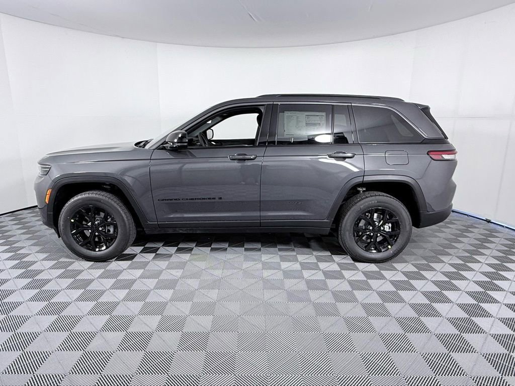 New 2026 Jeep Grand Cherokee Altitude image 7