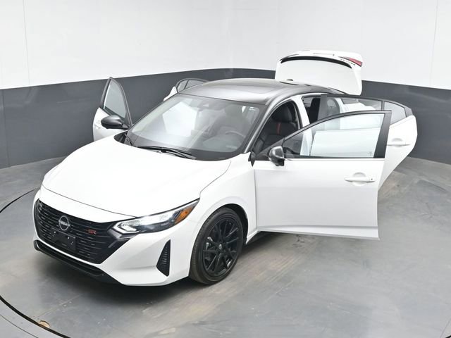 Used 2025 Nissan Sentra SR w/ SR Premium Package image 48