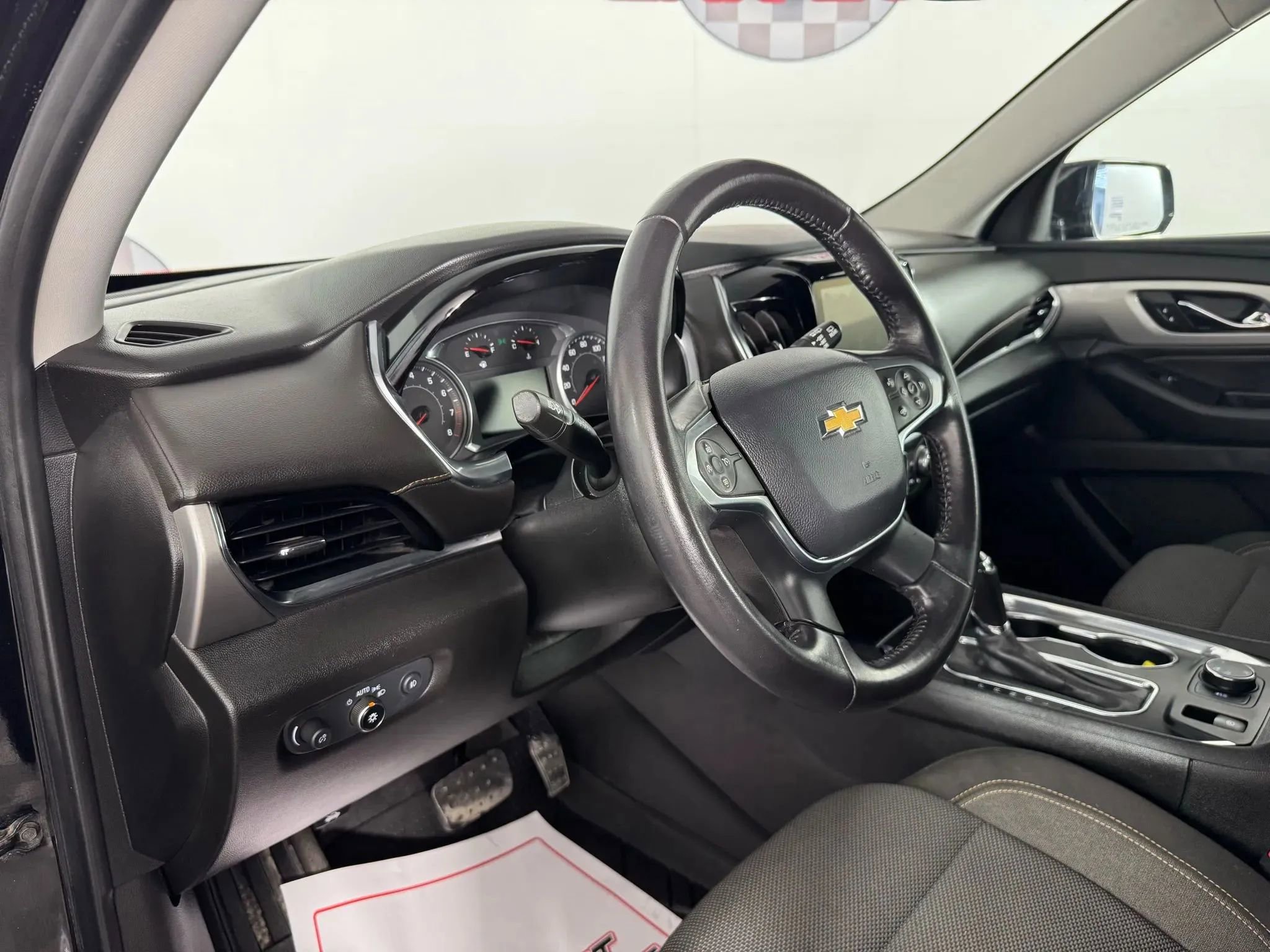 Used 2020 Chevrolet Traverse LT w/ LPO, Floor Liner Package image 10