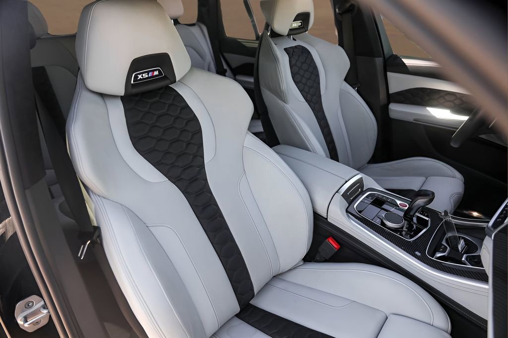 Used 2021 BMW X5 M w/ Executive Package image 33