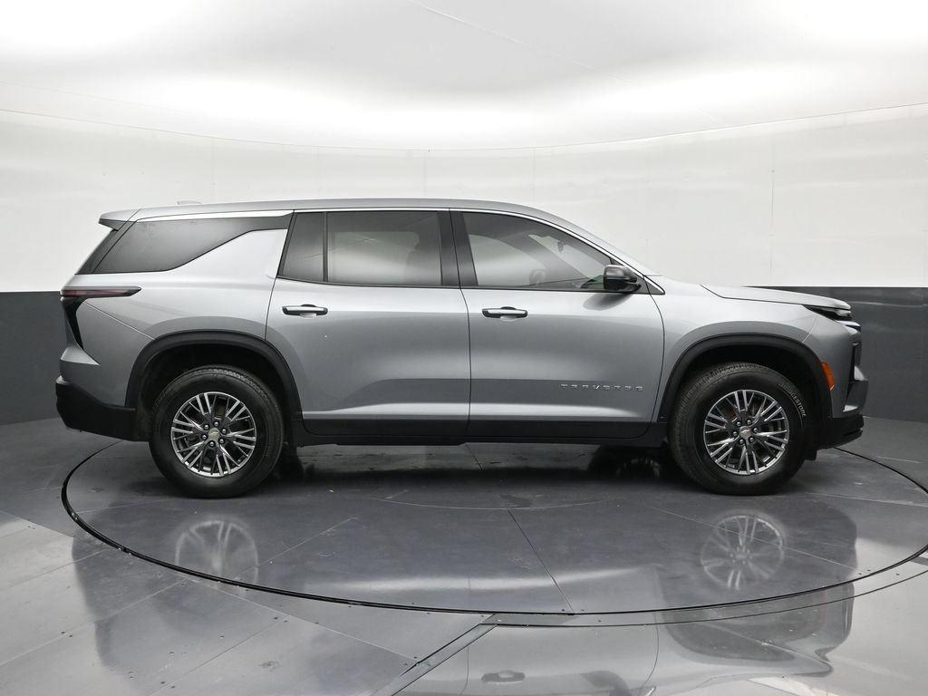 Used 2024 Chevrolet Traverse LS FWD image 6