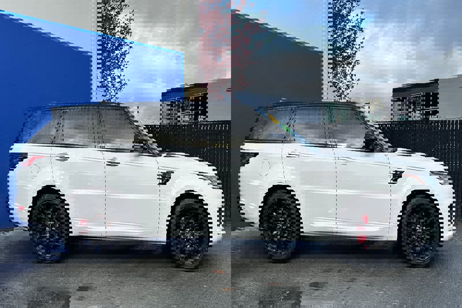 Used 2022 Land Rover Range Rover Sport HST image 2