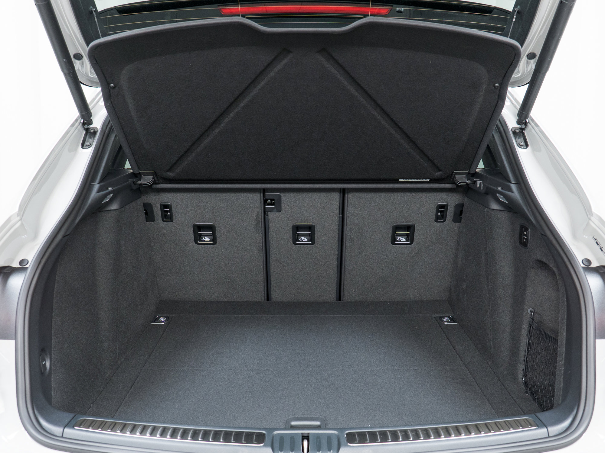 New 2026 Porsche Macan GTS image 13