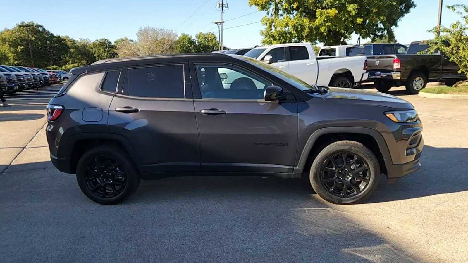 Used 2024 Jeep Compass Latitude w/ Convenience Group image 9