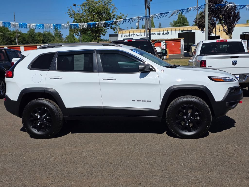 Used 2018 Jeep Cherokee Trailhawk AWD/4WD image 29