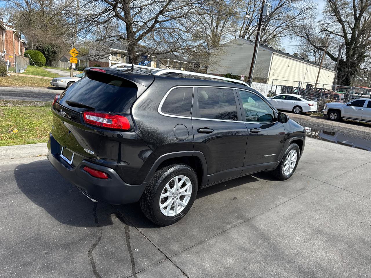 Used 2015 Jeep Cherokee Latitude image 4