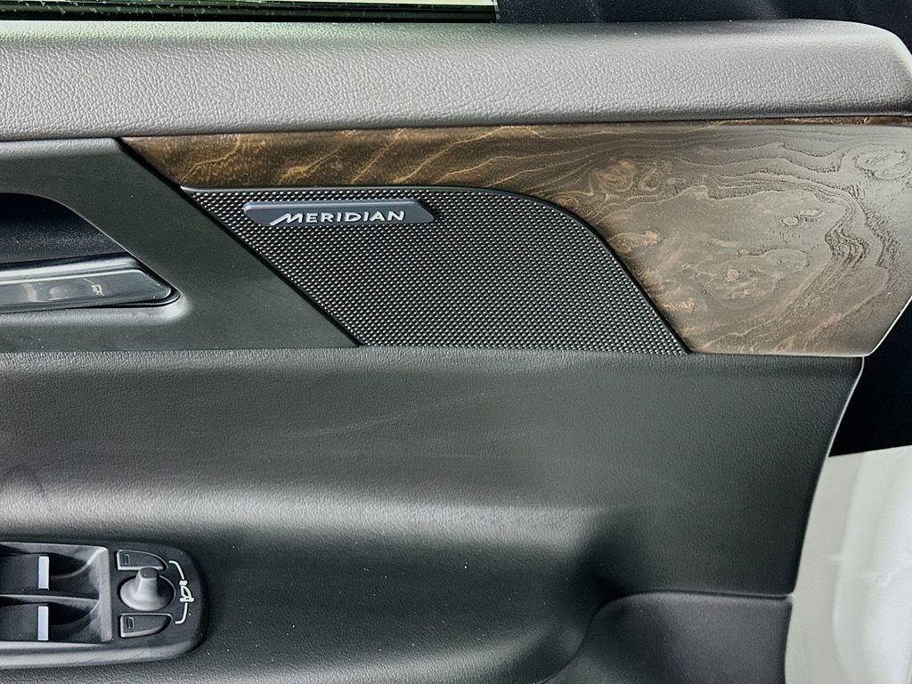 Used 2018 Jaguar XE R-Sport image 25