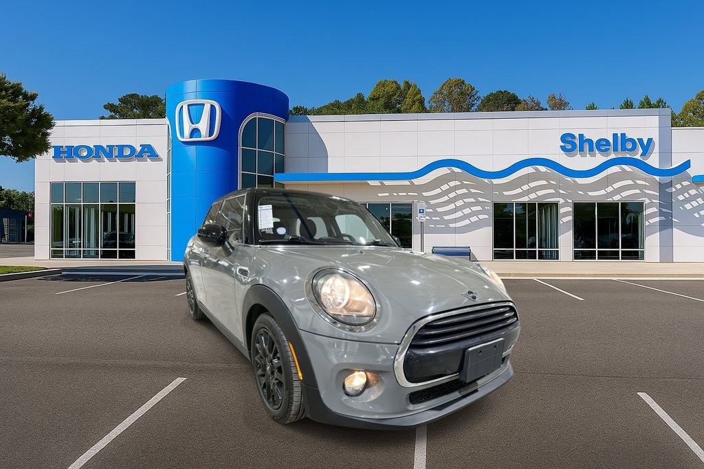 Used 2019 MINI Cooper 4-Door Hardtop image 2