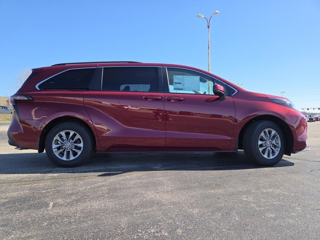 New 2026 Toyota Sienna LE image 22