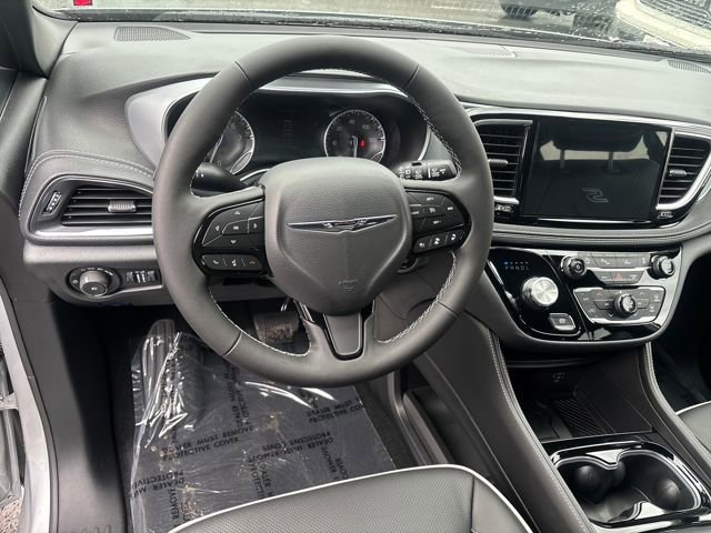 New 2026 Chrysler Pacifica Limited image 21