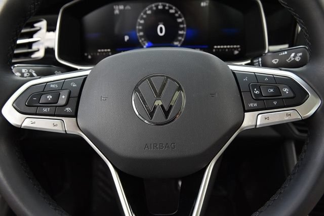 Certified 2025 Volkswagen Jetta SE w/ Sunroof Package FWD image 19