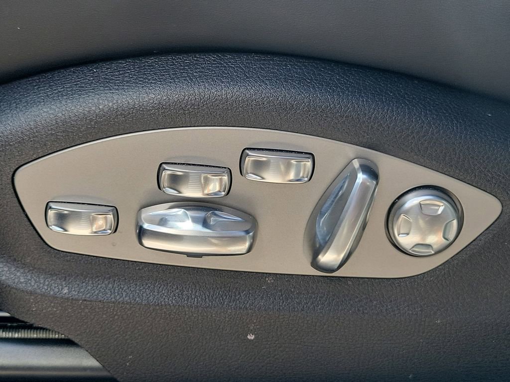 Certified 2025 Porsche Macan image 27