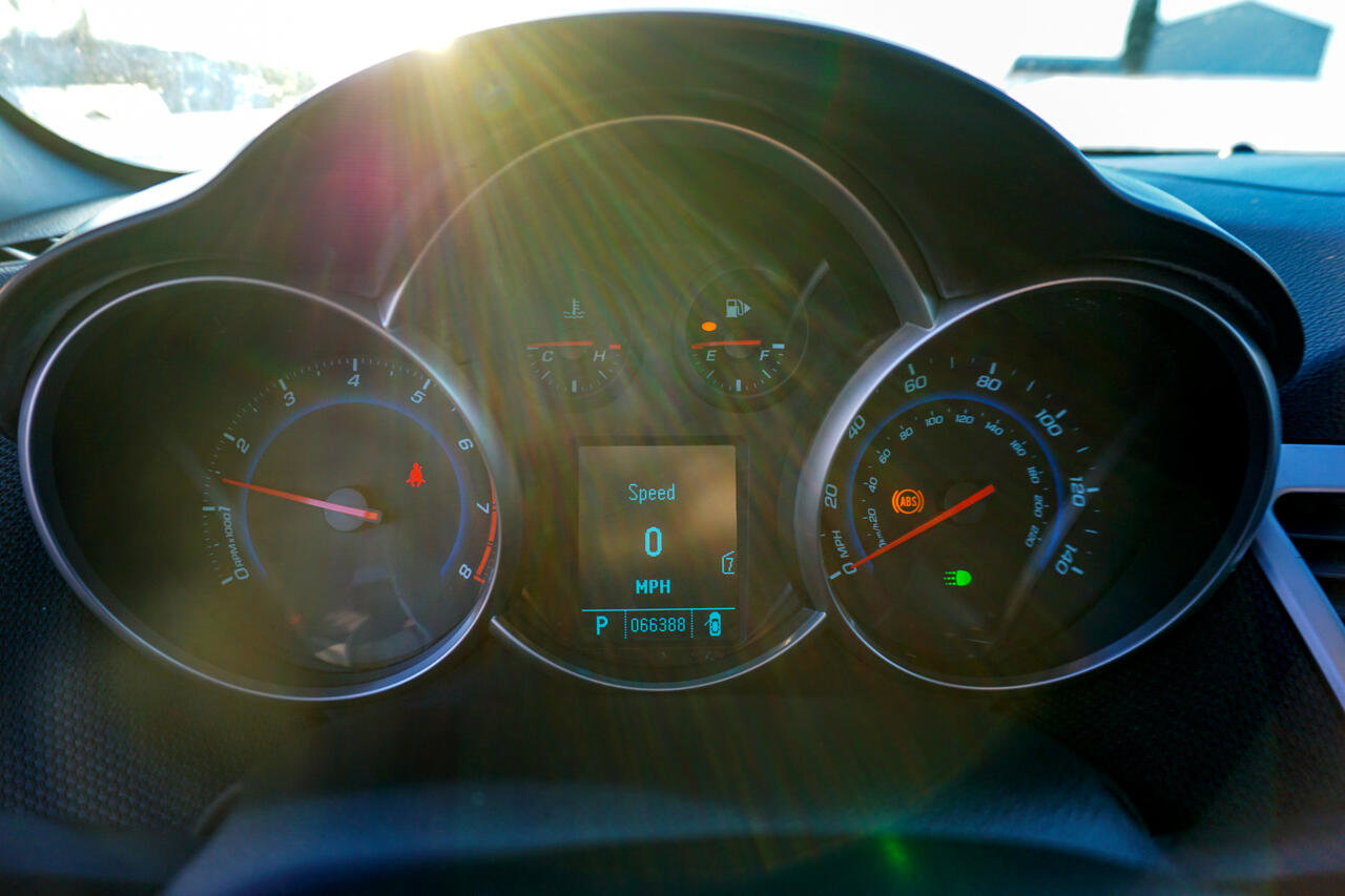 Used 2011 Chevrolet Cruze LT image 11