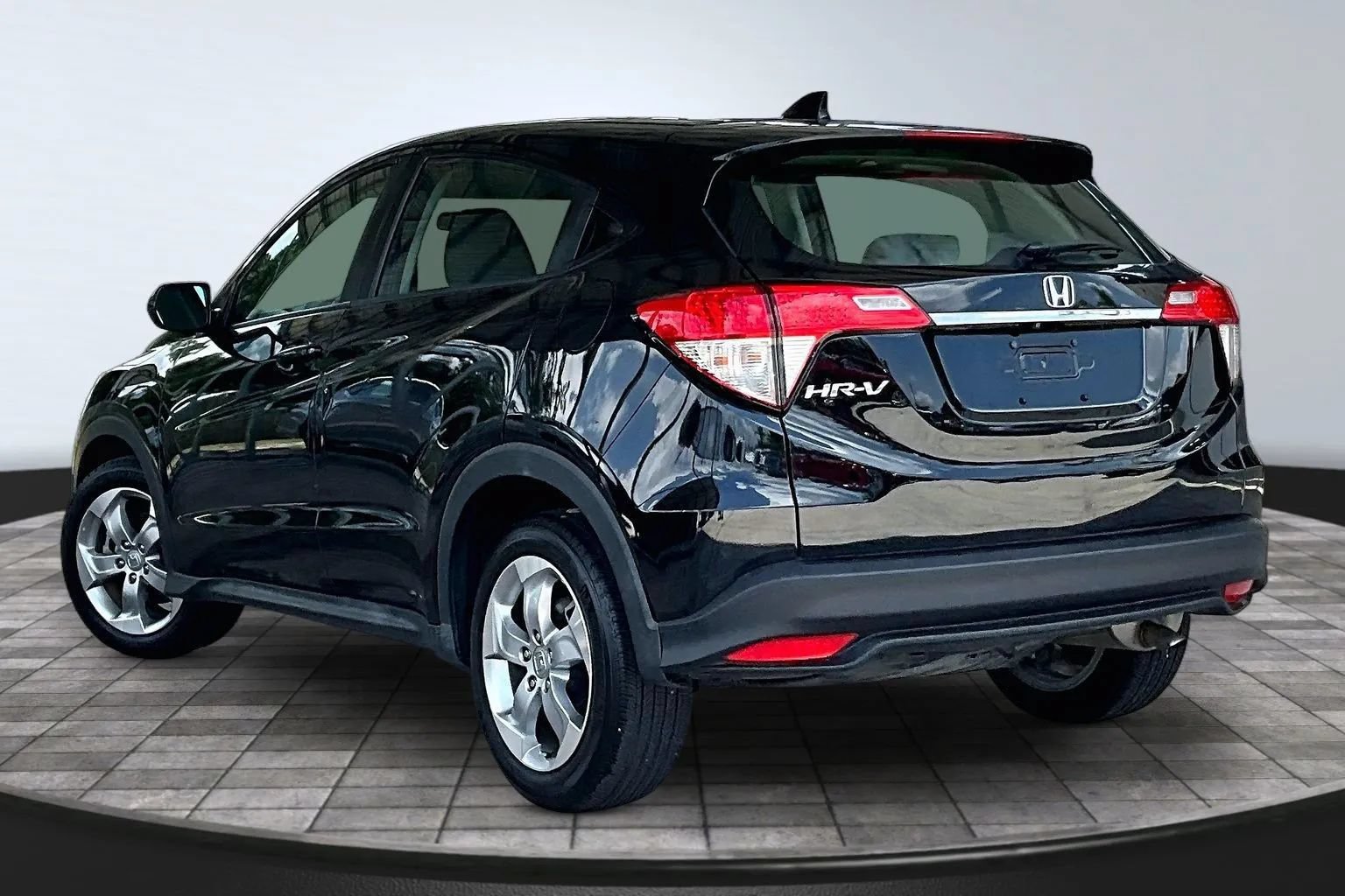 Used 2019 Honda HR-V LX image 4