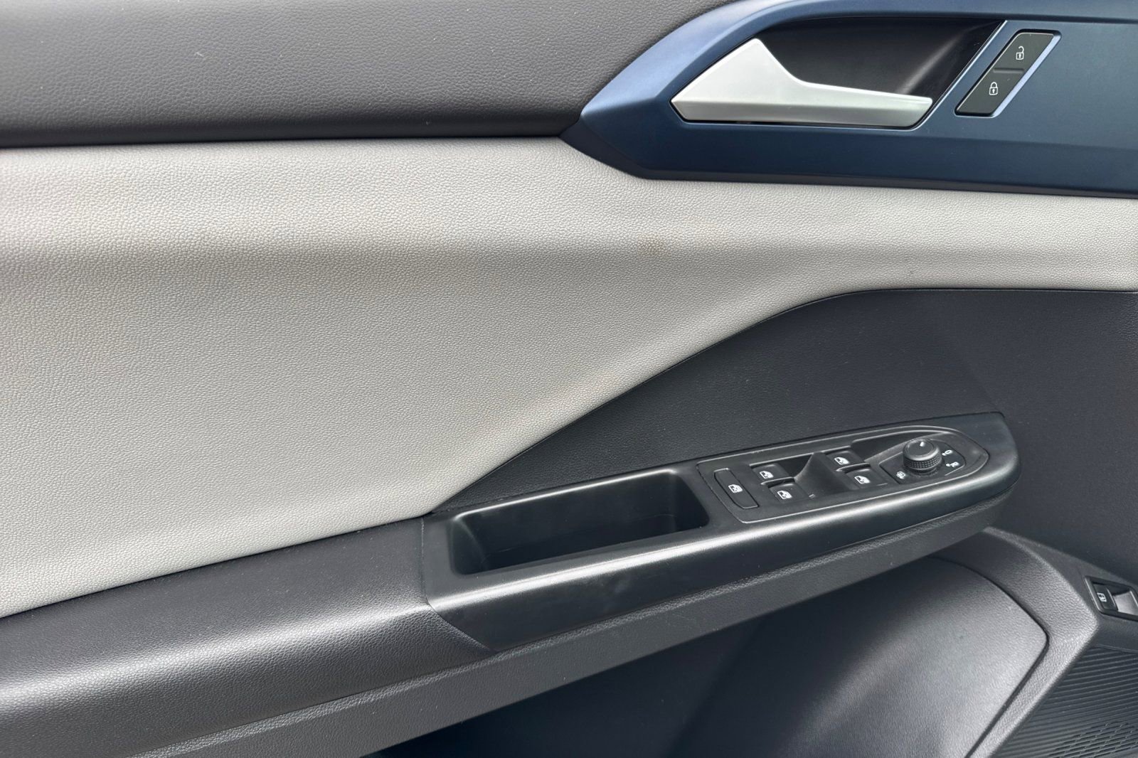 Used 2022 Volkswagen Taos SE image 11