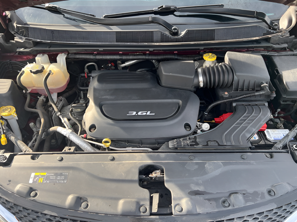 Used 2018 Chrysler Pacifica Touring Plus w/ Tire & Wheel Group FWD image 9