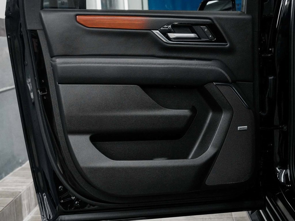 Used 2025 GMC Yukon XL Denali image 13