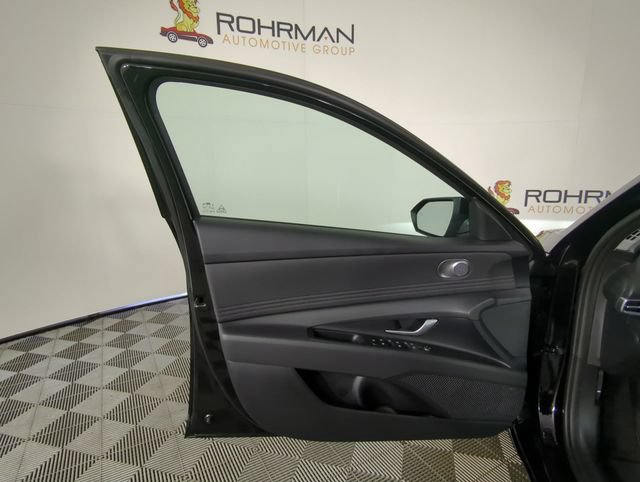 New 2026 Hyundai Elantra Limited FWD image 17