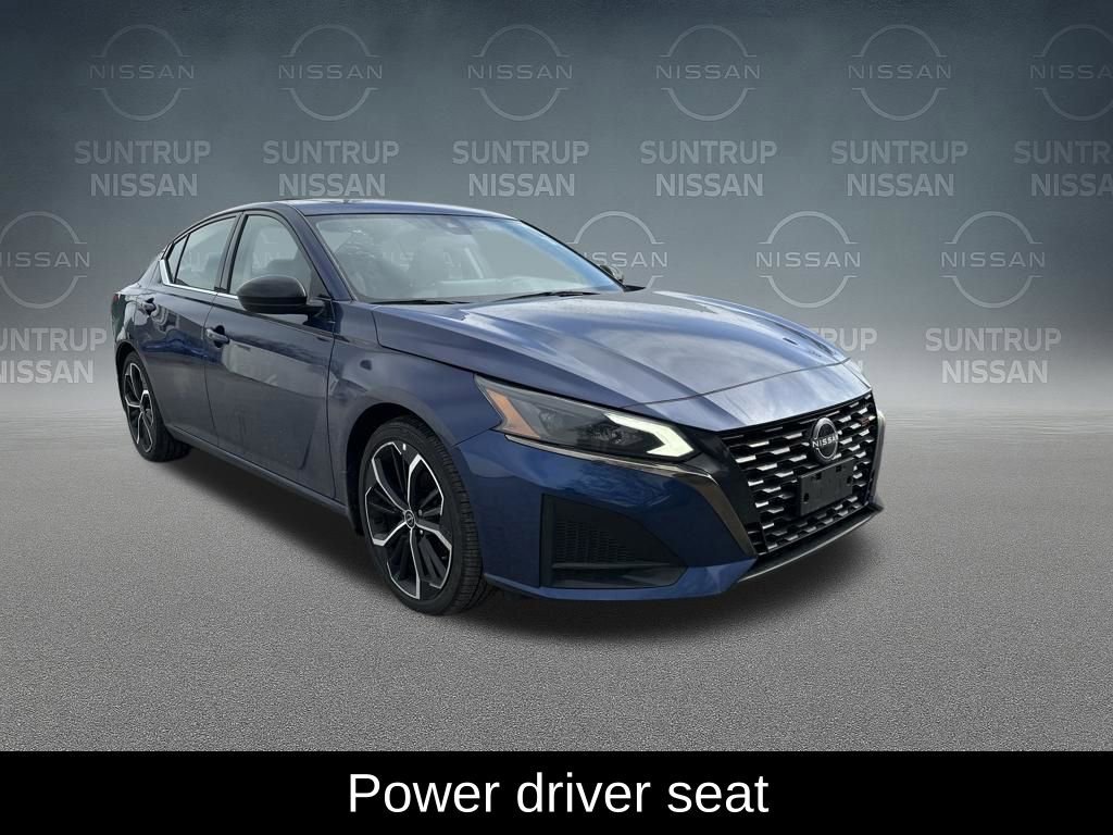 Used 2023 Nissan Altima 2.5 SR w/ SR Premium Package image 10
