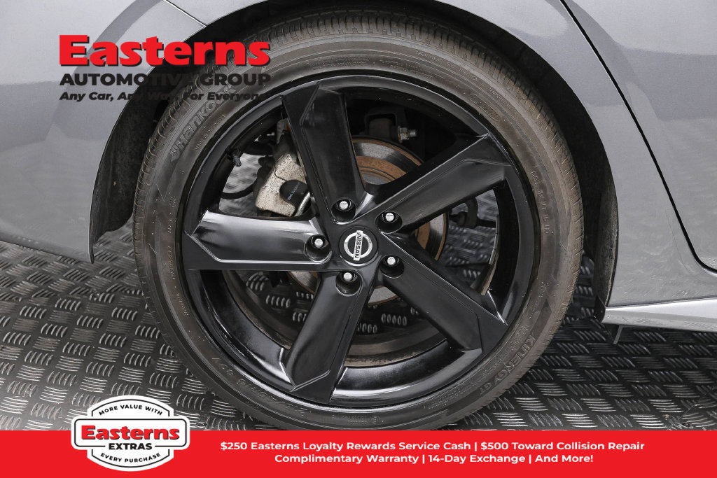 Used 2023 Nissan Sentra SR w/ Midnight Edition Package FWD image 31