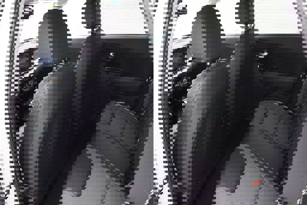 Used 2021 Kia Niro EX w/ Cold Weather Package image 11