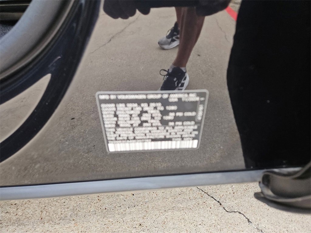 Used 2025 Volkswagen Atlas Cross Sport SE image 30