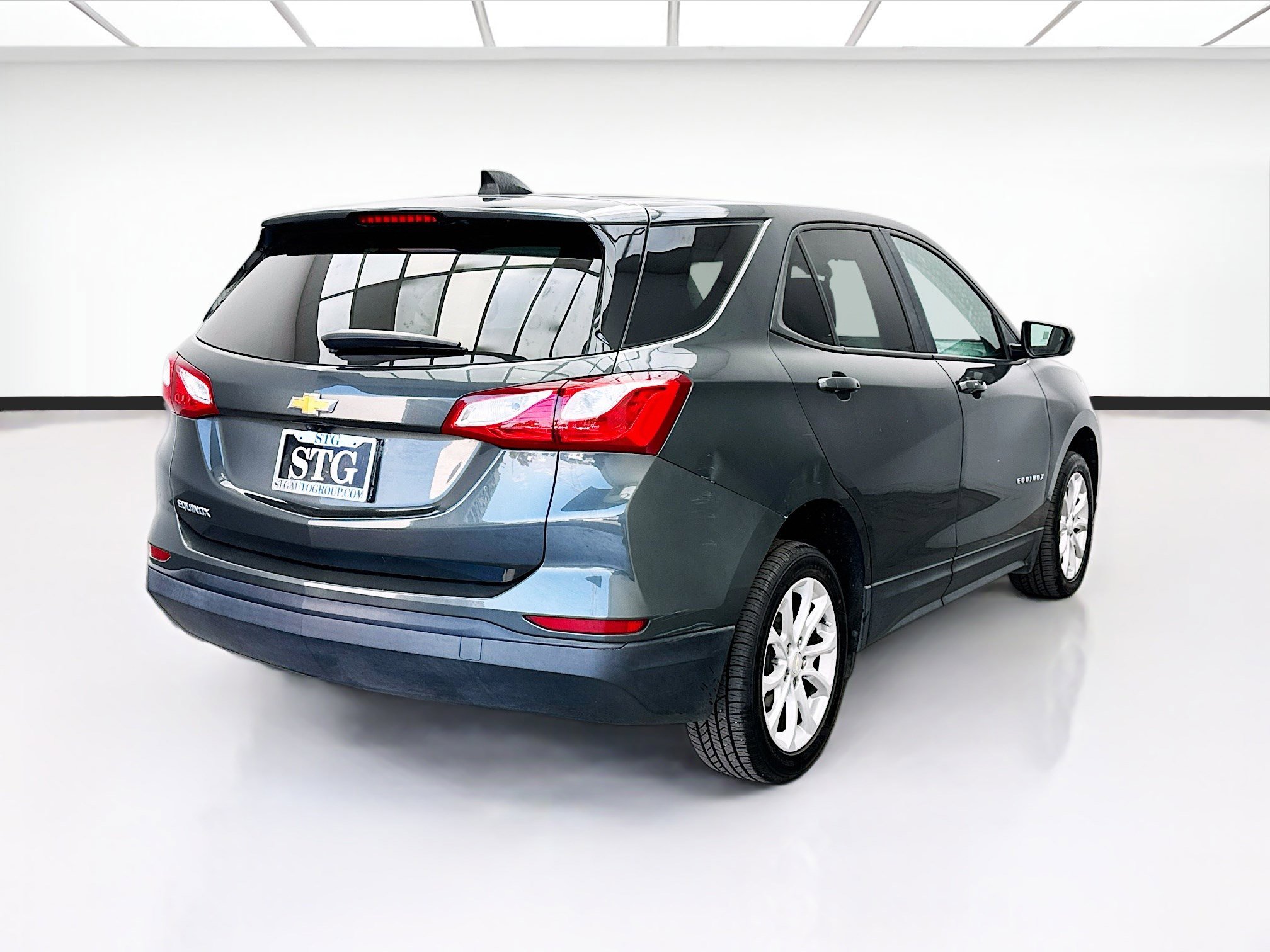 Used 2020 Chevrolet Equinox LS w/ LS Convenience Package FWD image 4