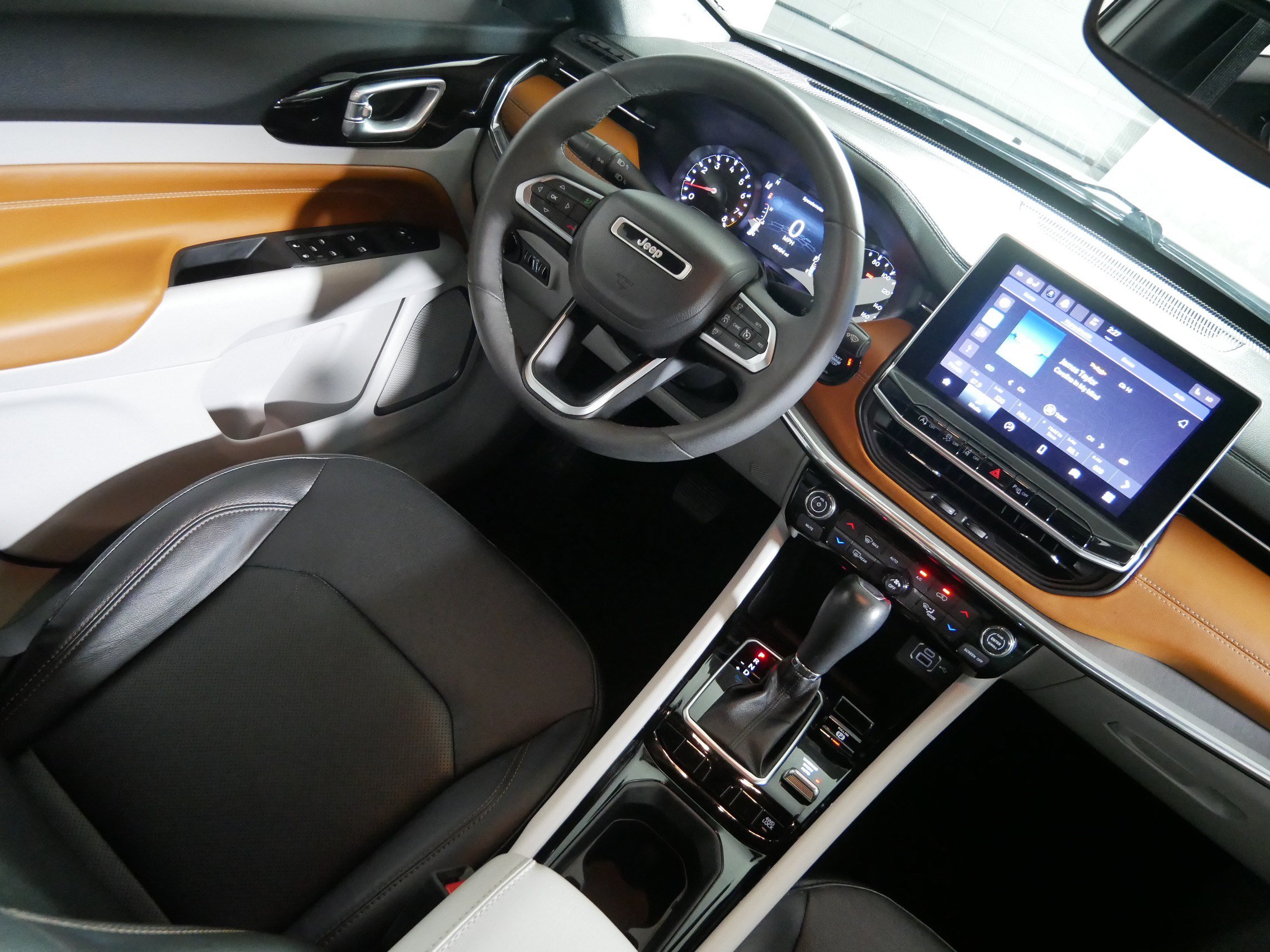 Used 2023 Jeep Compass Limited AWD/4WD image 9