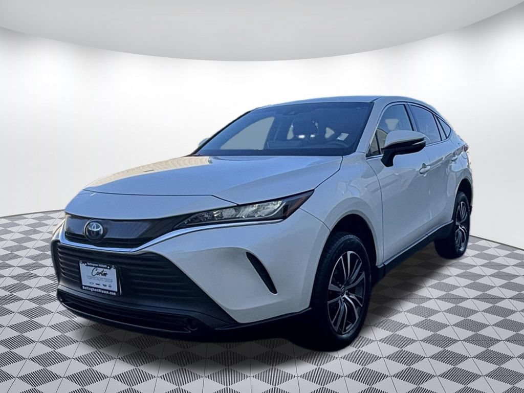 Used 2022 Toyota Venza LE AWD/4WD image 3