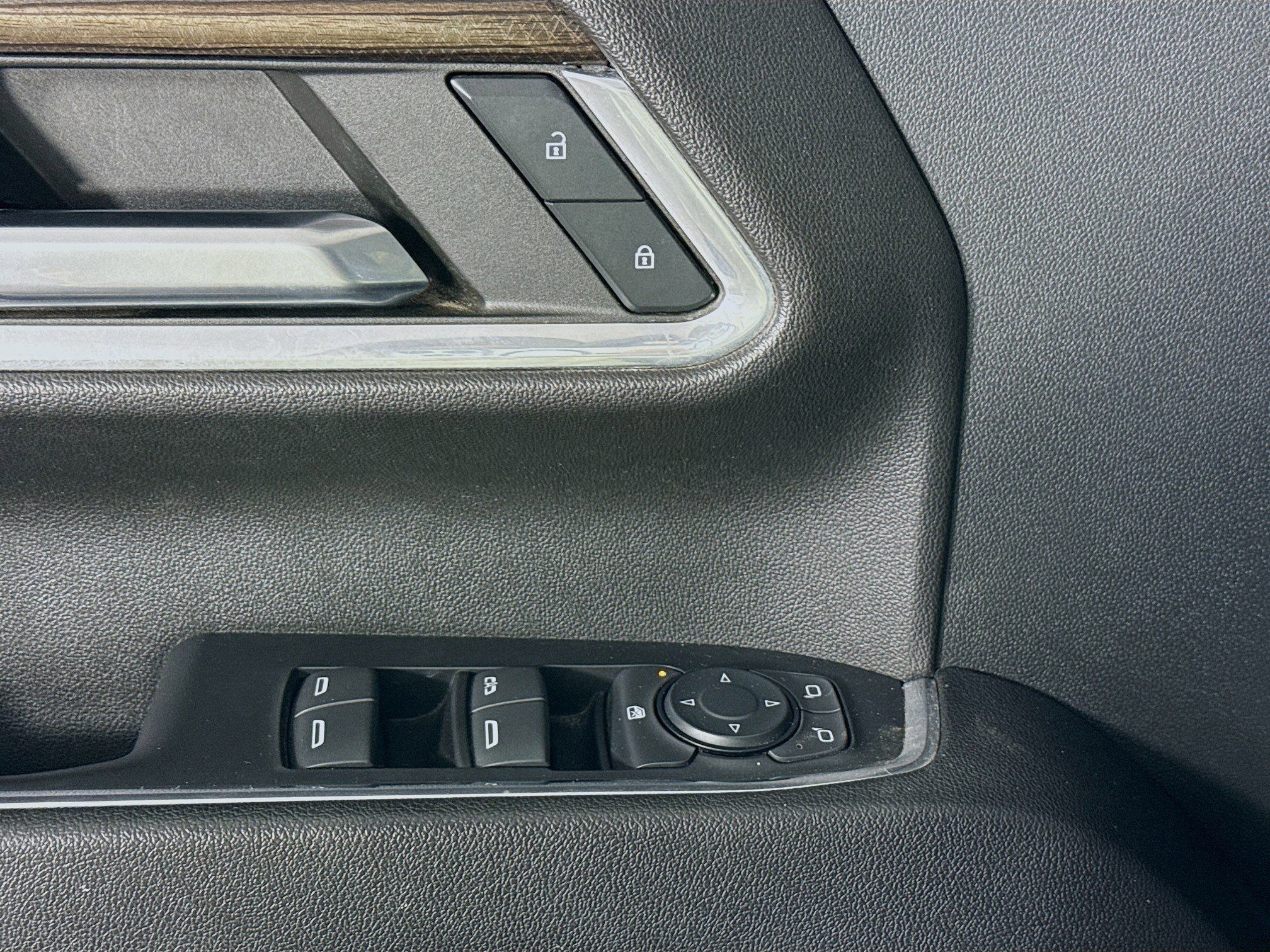 Used 2024 Chevrolet Silverado 2500 LT w/ Convenience Package image 23