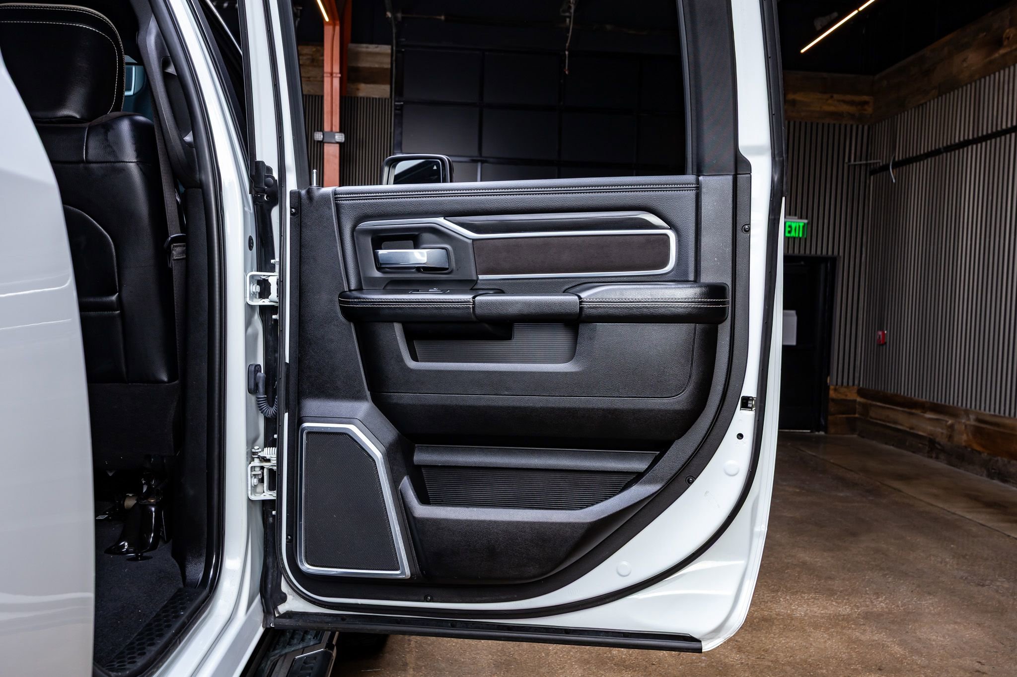 Used 2023 RAM 3500 Laramie AWD/4WD image 39