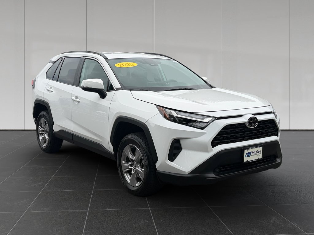 Used 2025 Toyota RAV4 XLE AWD/4WD image 8