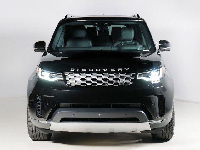 Used 2025 Land Rover Discovery S image 8