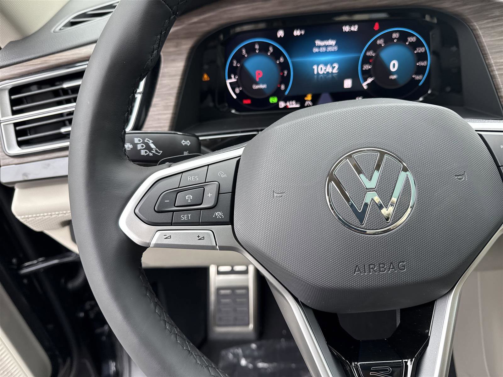 New 2025 Volkswagen Atlas SEL Premium R-Line image 18