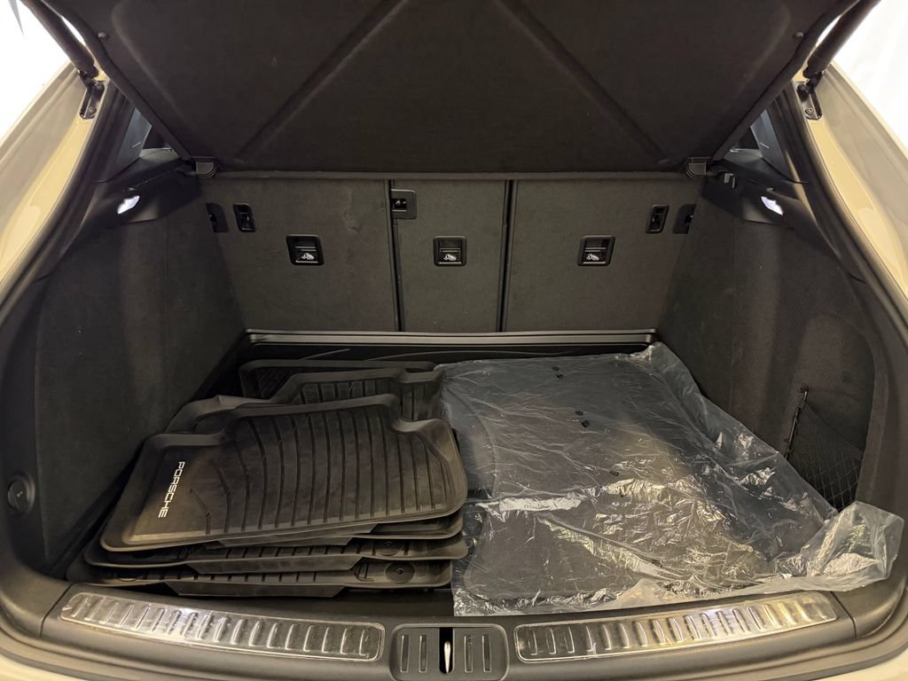 Certified 2026 Porsche Macan AWD/4WD image 29