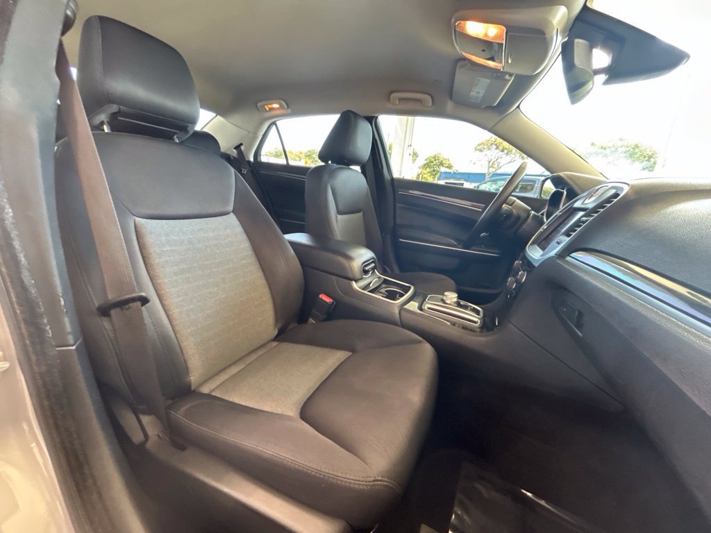 Used 2021 Chrysler 300 Touring w/ Sport Appearance Package RWD image 25