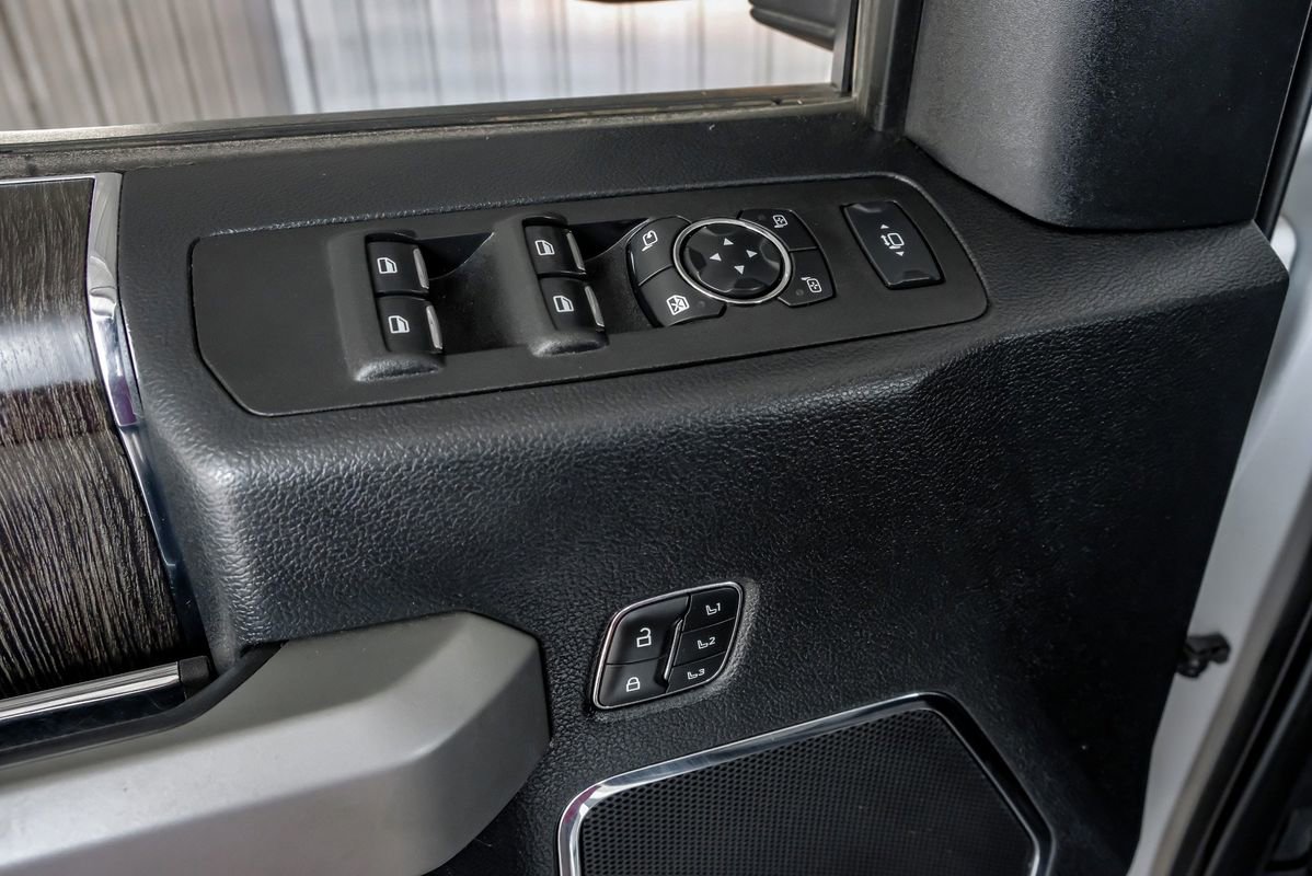 Used 2021 Ford F350 Lariat w/ Chrome Package image 44