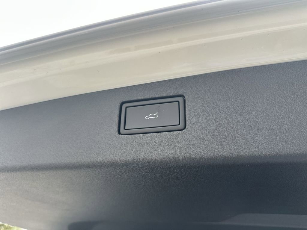 New 2026 Volkswagen Tiguan SEL R-Line image 25