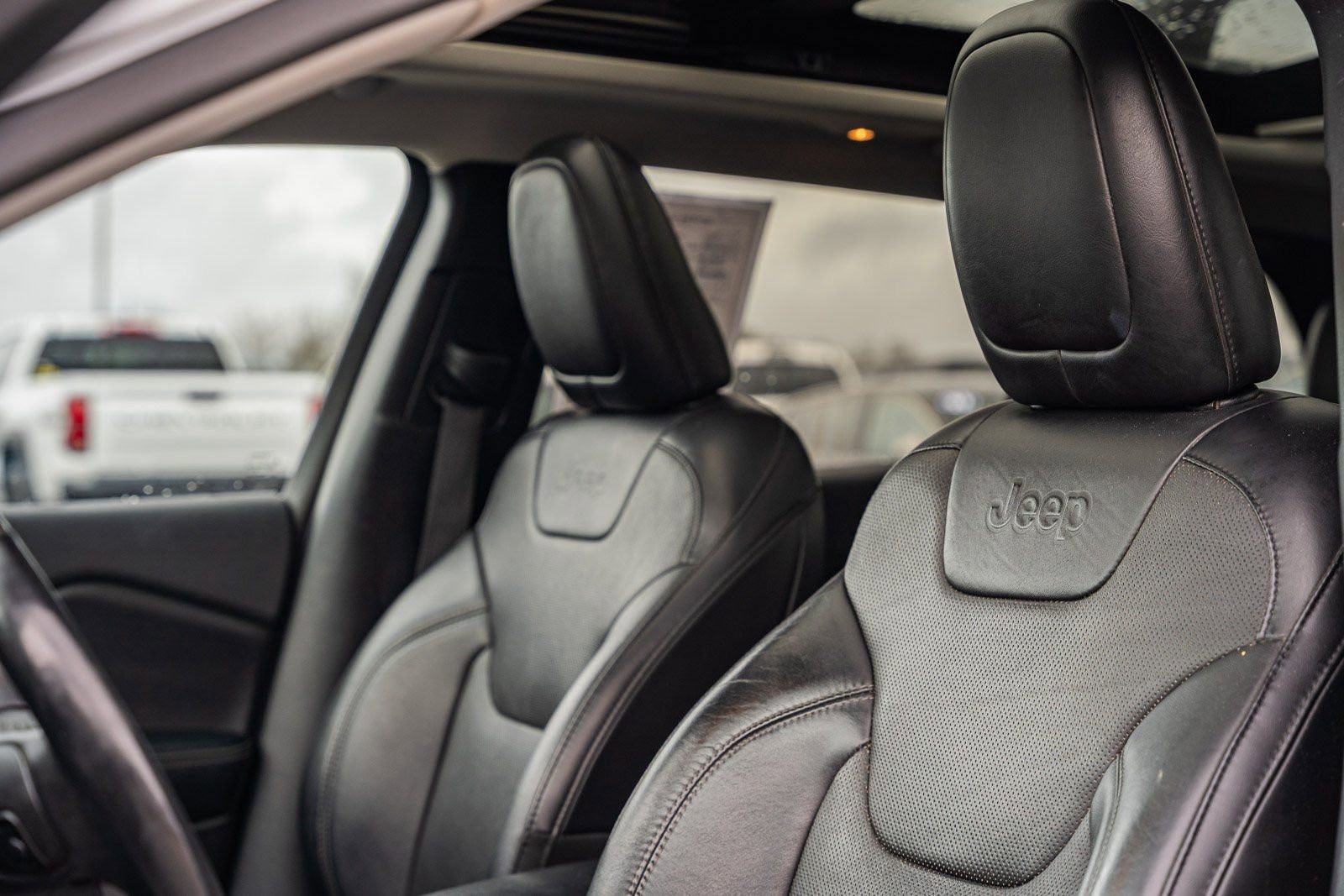 Used 2019 Jeep Cherokee Limited image 20