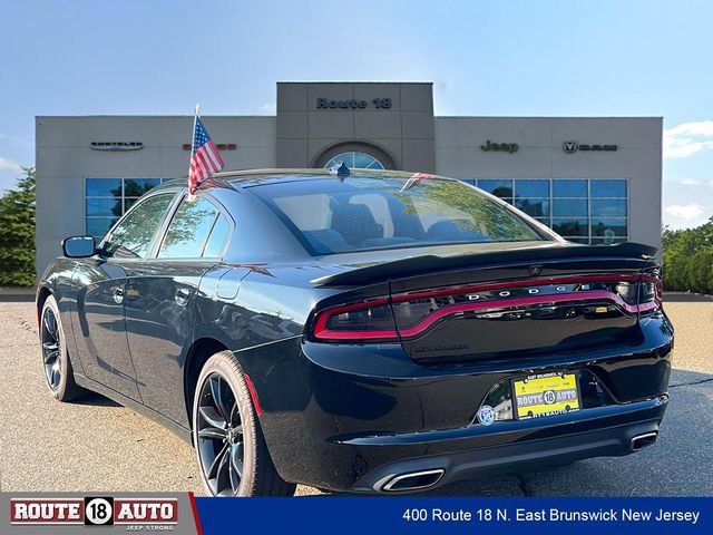 Used 2017 Dodge Charger SXT w/ Blacktop Package RWD image 3